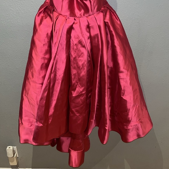 Hutch Sabrina Strapless V-Neck Pleated High-Low Gown - Picture 6 of 17